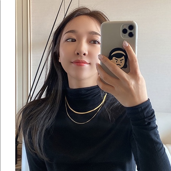 One-Piece Gold Necklace - Picture 11 of 12